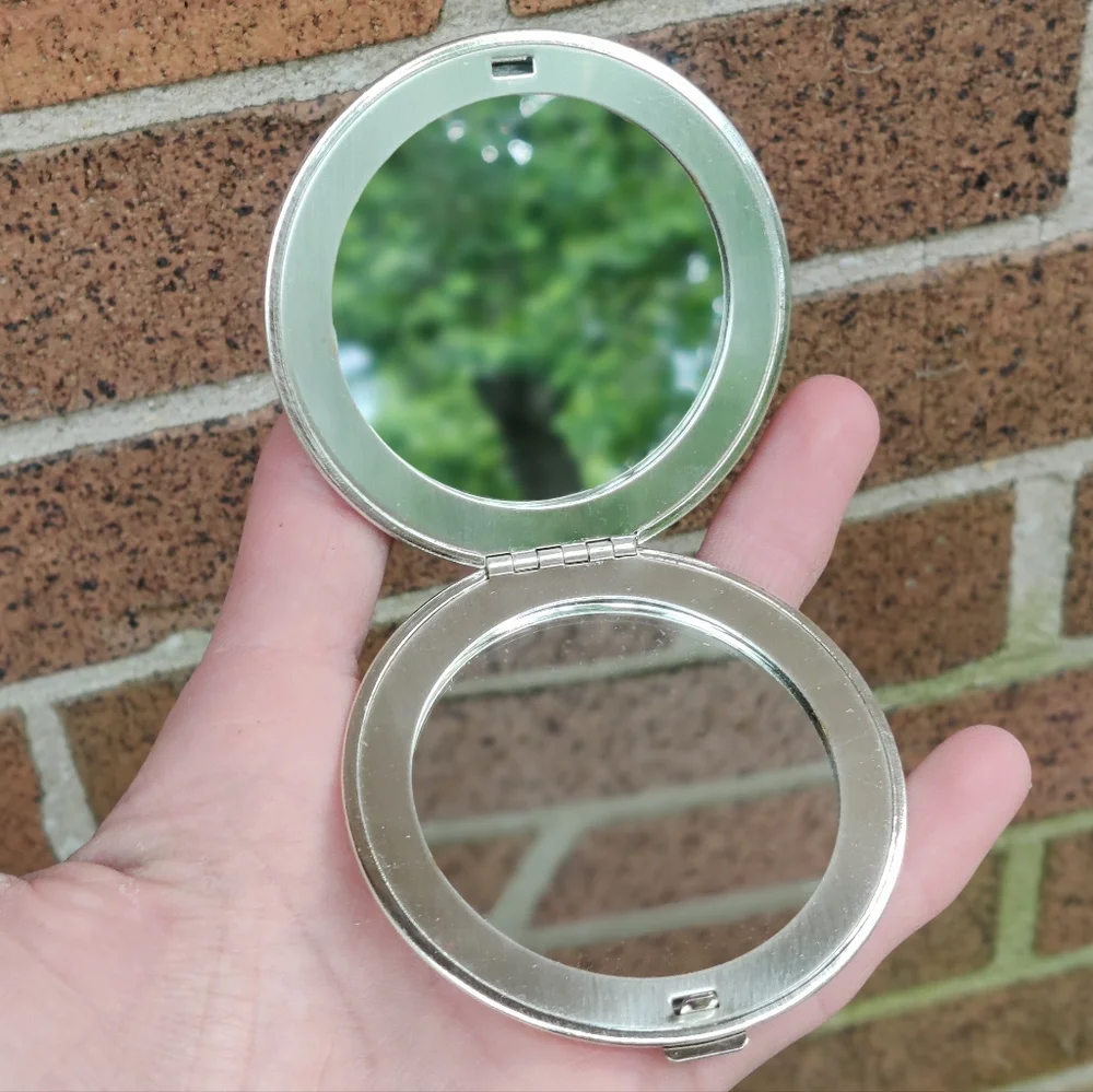 🪞 Vintage SS Annie Mirror Compact